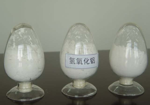 高溫氧化鋁的吸水性是由什么決定的？